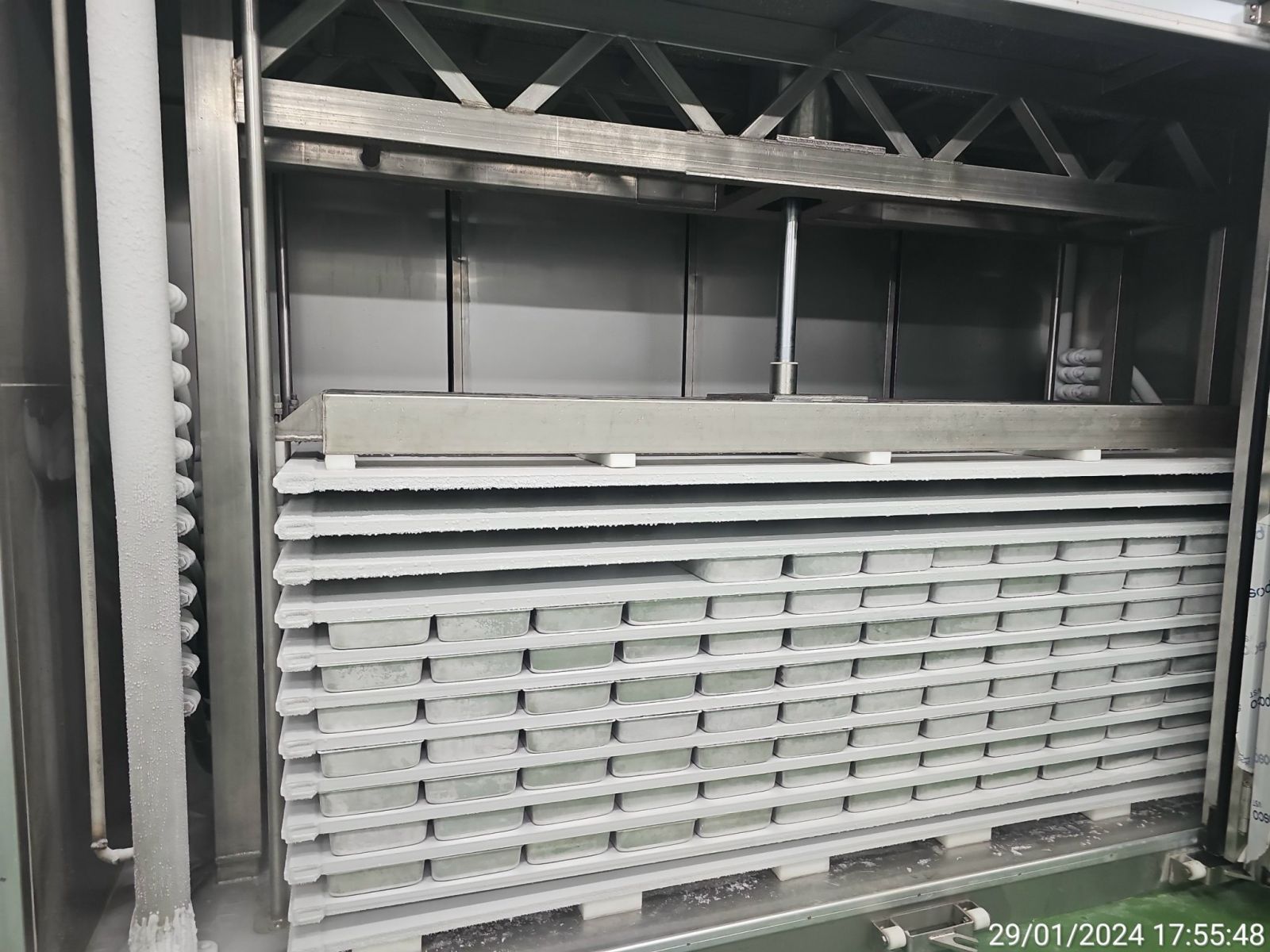 Tủ cấp đông tiếp xúc cấp đông thủy sản